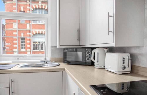 Worcester Apartment | WhiskAwayHomes Taylor Bennett Apartment 3