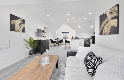 Pontrilas Apartment | WhiskAwayStays Field House Apartment 1