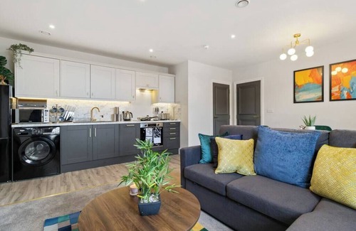 Worcester Apartment | WhiskAwayStays Victoria House Apartment 4