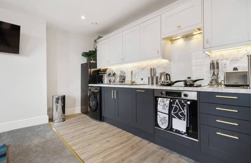 Worcester Apartment | WhiskAwayStays Victoria House Apartment 4