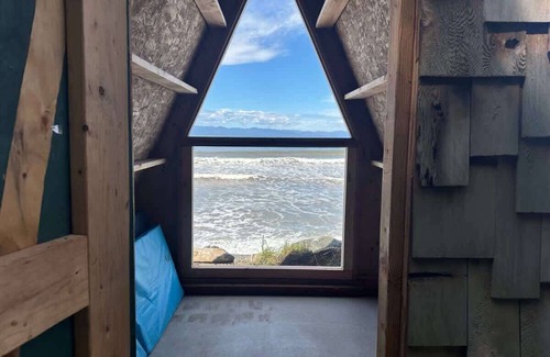 Port Angeles Apartment | Whiskey Creek Beach Front A-Frame Site 9