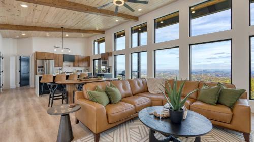 Sevierville House | Whiskey Ridge by AvantStay Infinity Pool, Hot Tub, Game Room, Panoramic Views