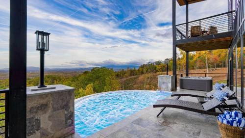 Sevierville House | Whiskey Ridge by AvantStay Infinity Pool, Hot Tub, Game Room, Panoramic Views
