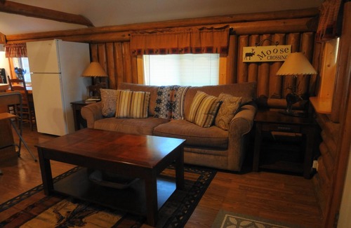 West Yellowstone Cabin | WHISKEY SPRINGS CABINS #1nCozy and delightful, in town convenience
