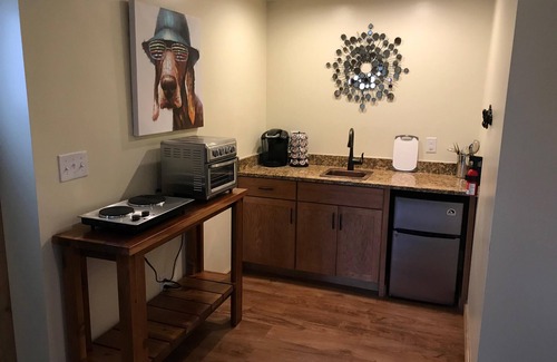 Schuyler Cottage | Whisper Creek Lodge! Lower Level Suite!