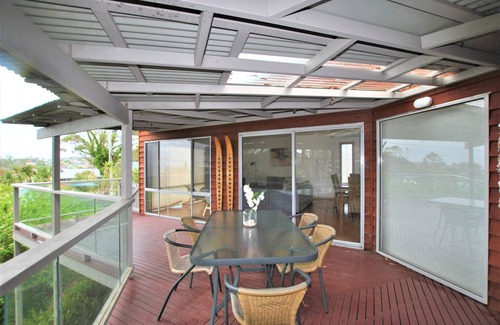 Malua Bay House | Whispering Palms with Ocean-Views