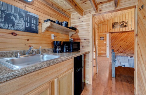 Pine Ridge Cabin | Whispering Pine Cabin Unit 2 RRG PET FRIENDLY