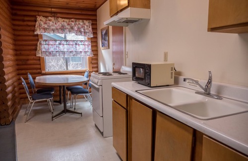 June Lake Hotel | Whispering Pines