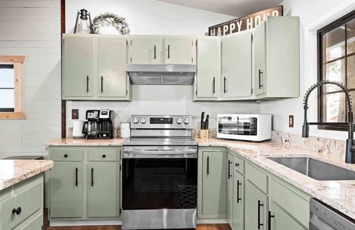 Sturgeon Lake Cabin | WhisperingPines on Sand Lake! SAUNA-GOLF-Fish-SWIM- Outdoor Pizza Oven