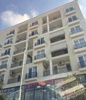 Kamez Apartment | White Apartment