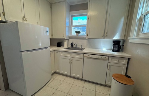 Rochester House | White Coat Village - Fully Furnished 3 Bedroom Rental - Near Hospital /U of R