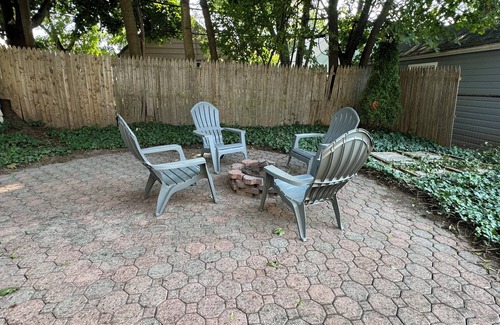 Rochester House | White Coat Village - Fully Furnished 3 Bedroom Rental - Near Hospital /U of R