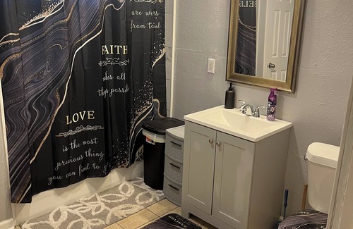 North Little Rock Bed & Breakfast | White cozy home