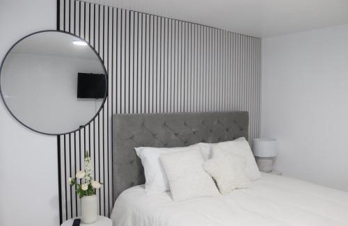 Oldham House | White Cozy Roomzzz