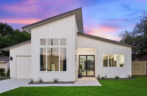 Apache Shores House | White Dove Pool House- Modern Luxury 4br Home Near Lake Travis Wpool