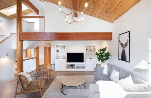 Whistler House | White Gold Chalet - Spacious Family-Friendly Chalet, Hot Tub, Mountain Views, Log Fireplace