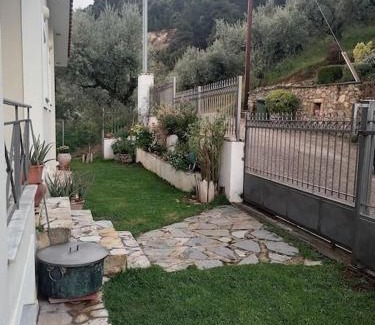 Paralia Porovitsis House | White Hill Platanos
