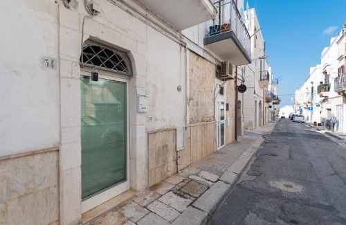 Ostuni House | White House Flats & Studios