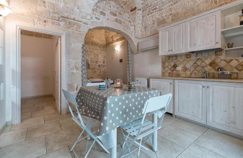 Ostuni House | White House Flats & Studios