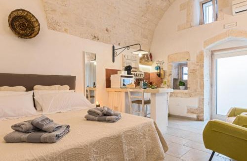 Ostuni House | White House Flats & Studios