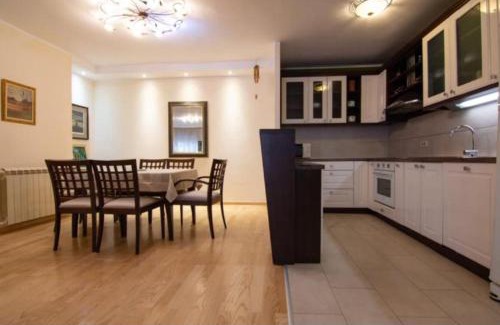 Palilula Apartment | White House