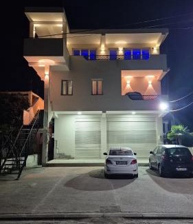 Durres Villa | White Luxury Villa Apartments &Hot Tab