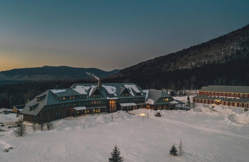 Bretton Woods Hotel | White Mountains Basecamp, Gear Library, Breakfast, Onsite Trailhead, Shared Bath
