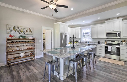 Eufaula House | White Oak Creek Home w/Views, Deck & Pool Access!