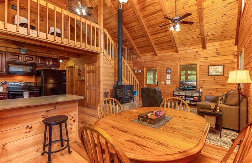 Nelsonville Cabin | White Pine - Cozy Cabin with Relaxing Hot Tub!