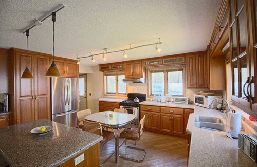 Cass Lake House | White Pine Lodge- secluded lakehome on 40 acres, click pic for Fall deals
