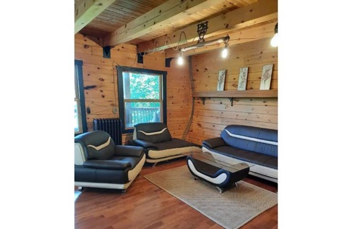 Ramara Cottage | White Raven Cottage is the peaceful, escape you’ve been longing for
