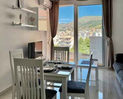 Qafe e Gjashtes Apartment | White Residence - Malgorzata