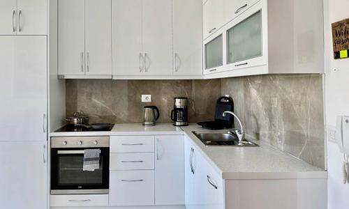 Qafe e Gjashtes Apartment | White Residence - Malgorzata