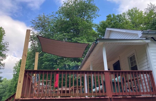 Montebello House | White Rock Cabin