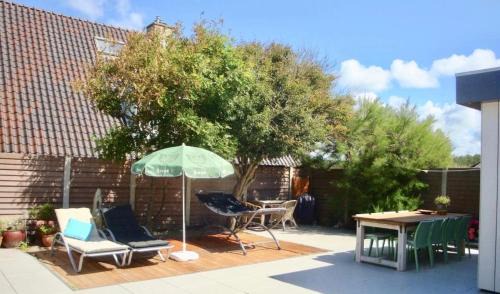 Bergen aan Zee Apartment | White Sand Beach