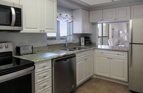 South Island Condo | White Sands and Sunshine! 2B/2B Tropical Island Condo Beachside w/Large Pool At Bargain Price!