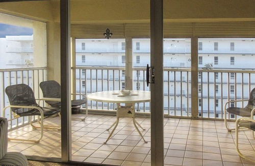 South Island Condo | White Sands and Sunshine! 2B/2B Tropical Island Condo Beachside w/Large Pool At Bargain Price!