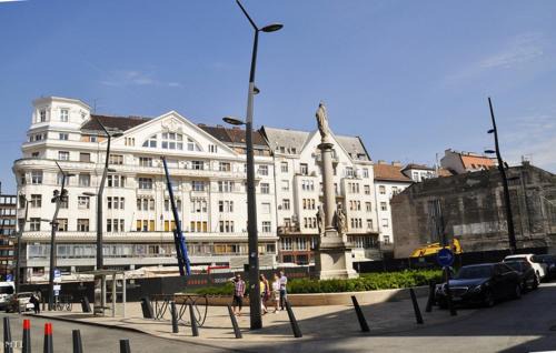 Inner City Budapest Apartment | White Ship Apartman