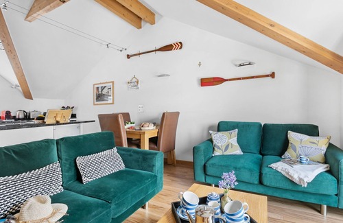 Brixham Cottage | White Star - a house that sleeps 3 guests in 2 bedrooms