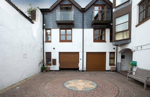 Brixham Cottage | White Star - a house that sleeps 3 guests in 2 bedrooms