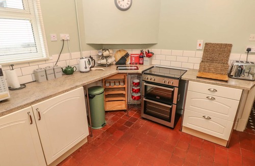 Haverfordwest Cottage | WHITE THORNS, pet friendly, with a garden in Haverfordwest