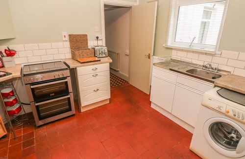 Haverfordwest Cottage | WHITE THORNS, pet friendly, with a garden in Haverfordwest