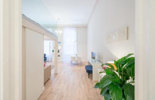 Erzsebetvaros Apartment | White Trees