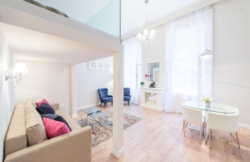 Erzsebetvaros Apartment | White Trees