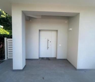 Formigine House | White Villa
