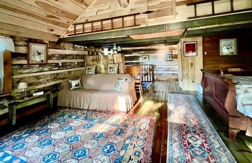 Burlington Cabin | Whitetail Inn - Rustic Seclusion