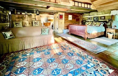 Burlington Cabin | Whitetail Inn - Rustic Seclusion