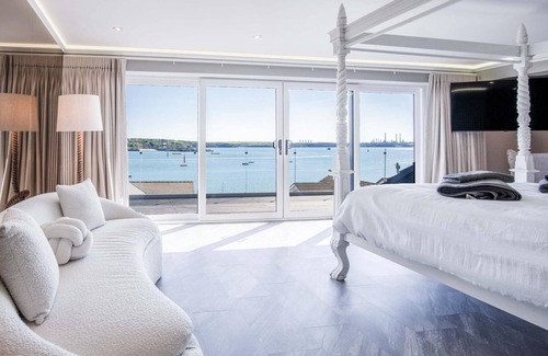 Neyland House | Whitewings - Super Luxurious 3 Bedroom - Neyland