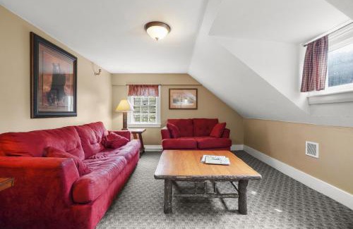 Jackson Hotel | Whitneys Inn at Black Mountain