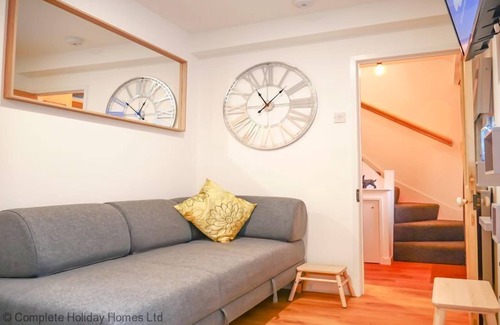 Gosport Cottage | Whitsun Cottage - a 1 bedroomed cottage sleeping up to 3 guests